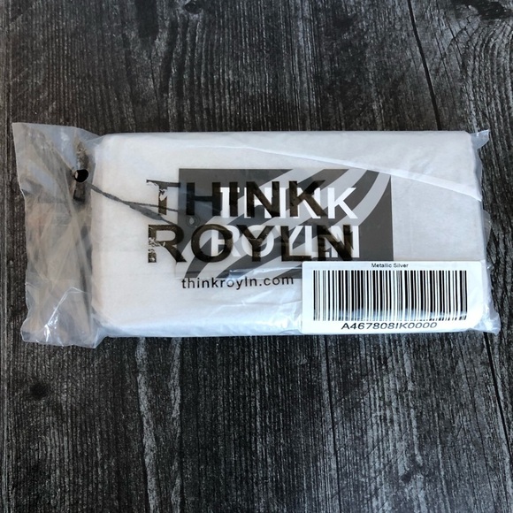 Think Roylin Wallet Metallic Silver Zip Around - Picture 9 of 12